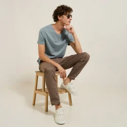 Shop Basic T-shirt met V-hals in biokatoenn T-shirt