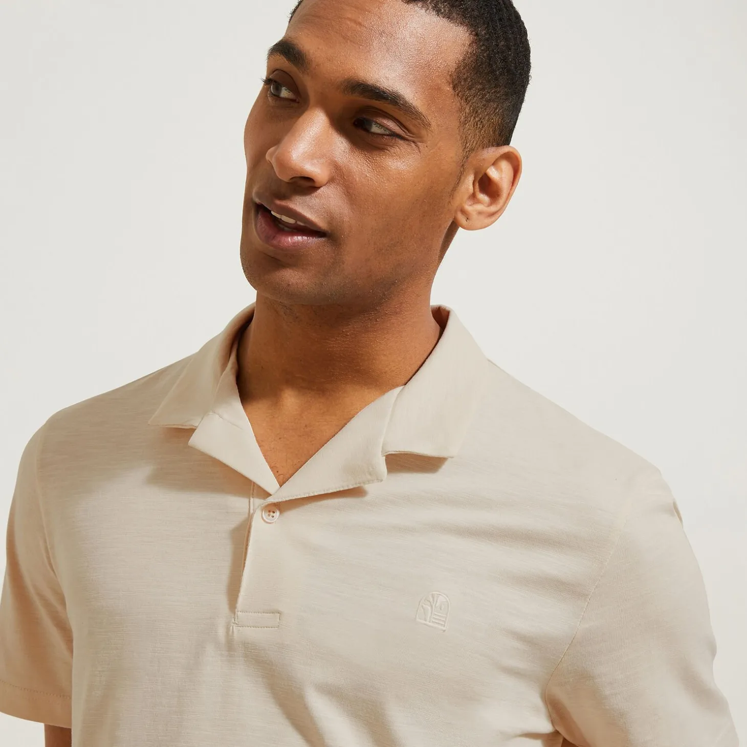 New Polo met korte mouwen, borduursel op de borst en h Polo