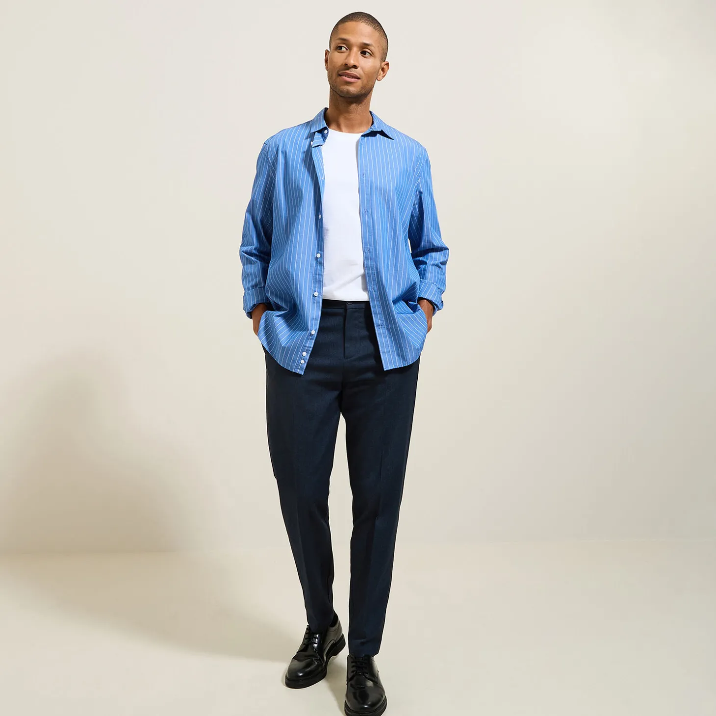 Online Relax chinobroek met plooien en visgraatmotief Broek