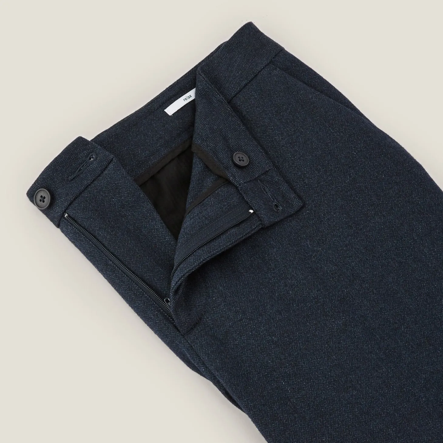 Online Relax chinobroek met plooien en visgraatmotief Broek