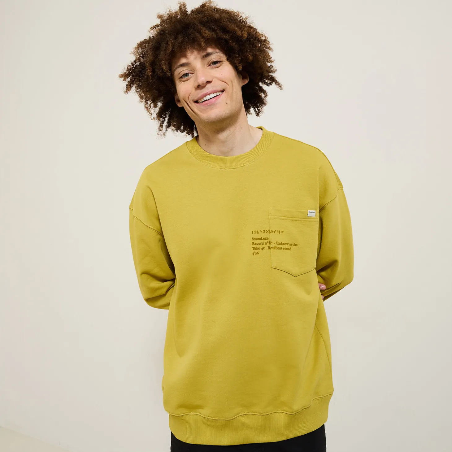 Outlet Sweater ronde hals, zak en afbeelding Sweater