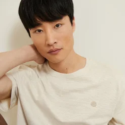 Store T-shirt met microstrepen en borduursel op de borst T-shirt