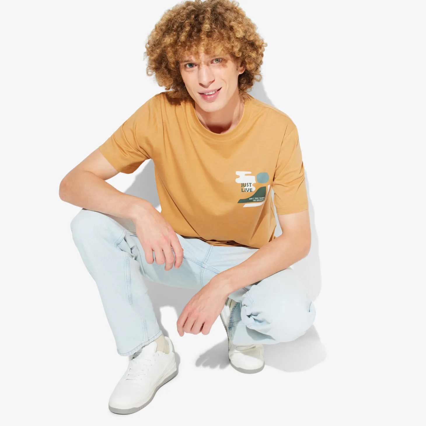 Online T-shirt met ronde hals en willekeurige print T-shirt