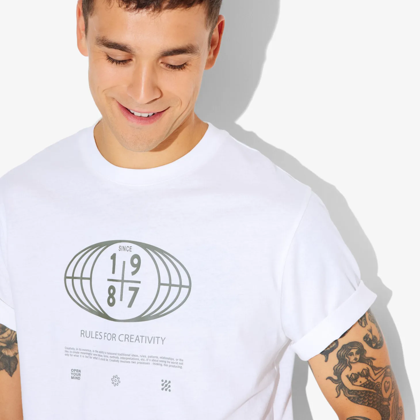 Online T-shirt met ronde hals en willekeurige print T-shirt