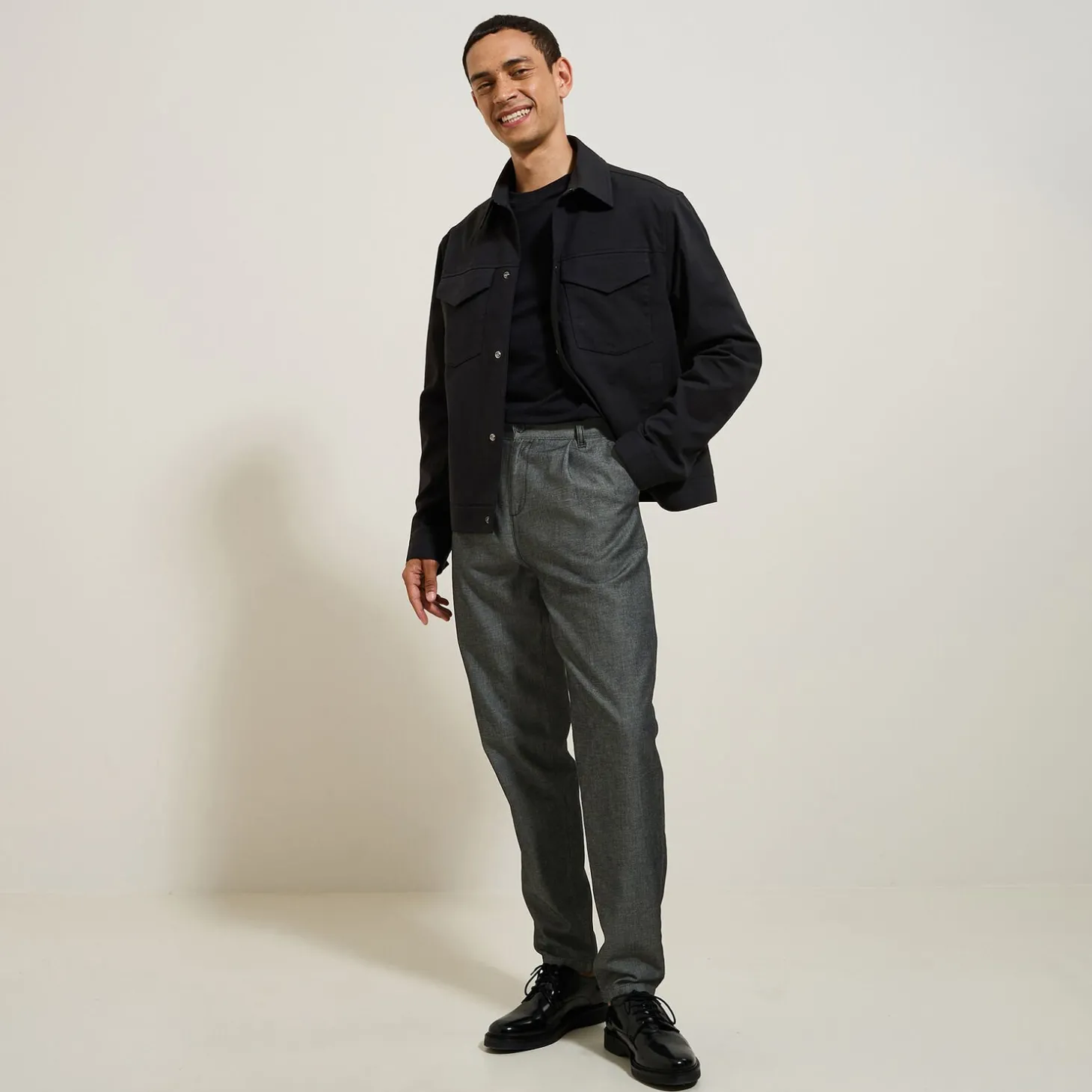 Shop Tweekleurige, relaxte broek in twill Broek